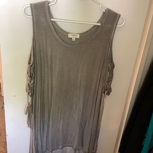 Umgee open shoulder top!